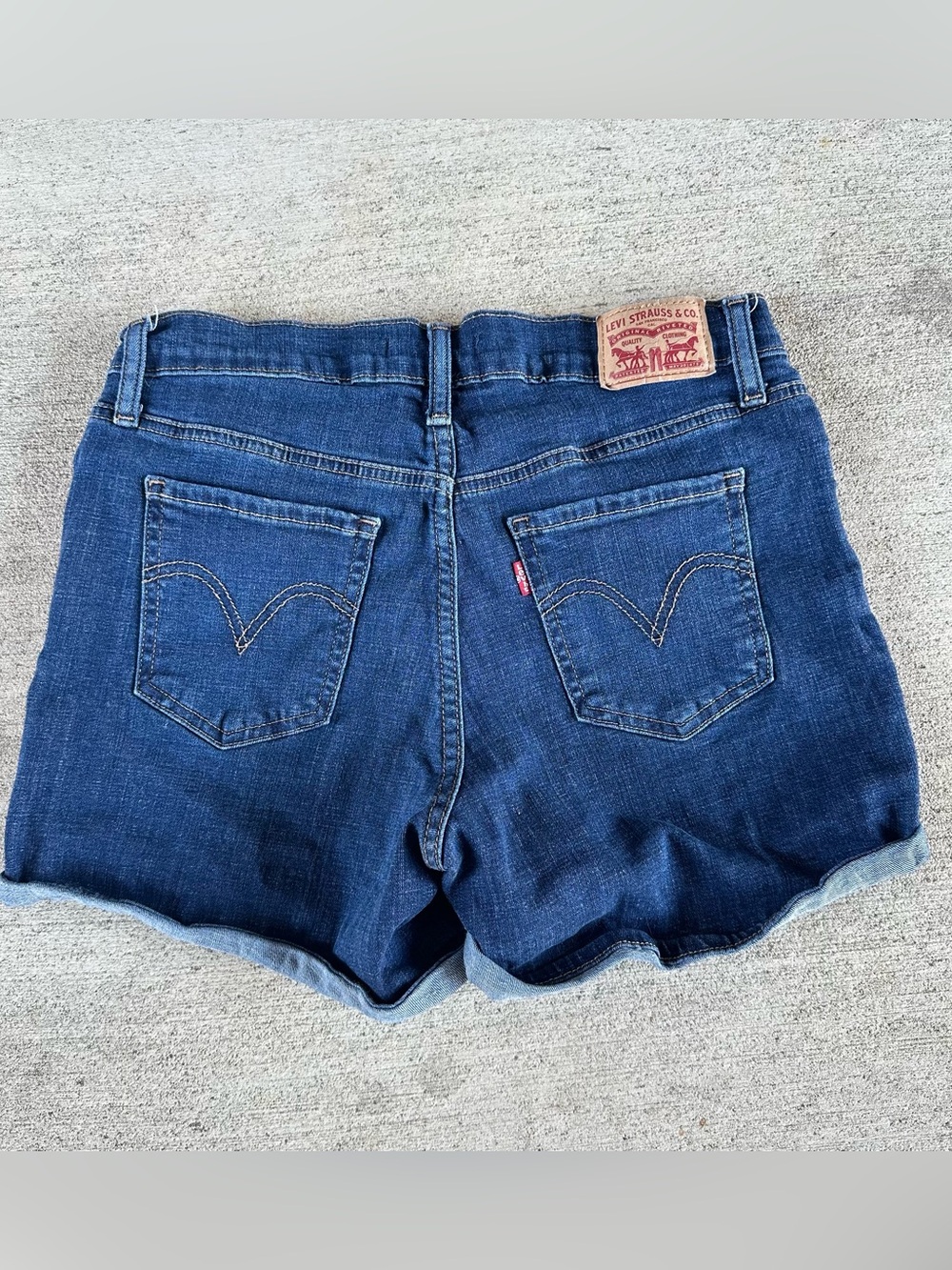 Levi’s Mid Length Denim Shorts Size 28